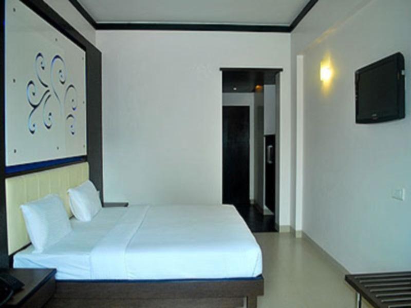 Sunnys Retreat Hotel Lonavala Buitenkant foto